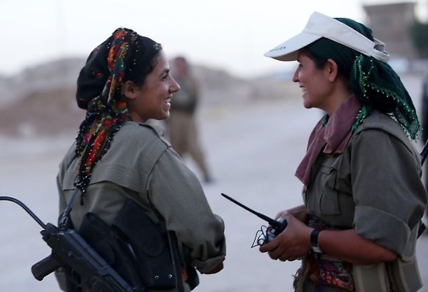 due combattenti peshmerga
