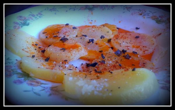 PATATAS AL VAPOR CON ACEITE DE LICOPENO Y ESCAMAS DE SAL NEGRA