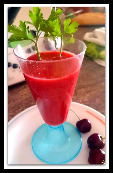 Gazpacho de tomates cherrys y cerezas