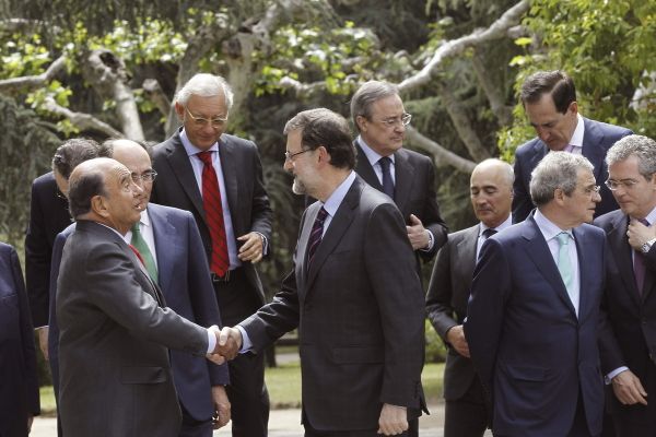 ESPAÑA: Hay varias leyes de las que "Marrano" Rajoy "el teflon" - está especialmente orgulloso - El desahucio expres y la proteccón de la usura con el rescate de los banqueros - Ambas leyes han producido numerosos sucidios en España -