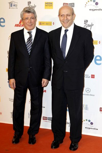 ESPAÑA: Los titiriteros del cine nos roban - todos sin escepción - Por activa o por pasiva tanto da - Fraude en las taquillas - Fraude en la producción - Fraude en la emisión de facturas - El 90% son falsas - Ademas les pagamos "el botellón" de los Goya entre otros muchos - ¿Que coño pintaban en el festorro "los cuatro del esmoquin"? - Con su presencia estaban legitimando a "los Soprano" del cine Zapatero preocupado por la detención de los "titiriteros" ¡¡Yo no he sido!! Grita el bobo La bolsa se hunde gracias entre otros a "marrano" rajoy