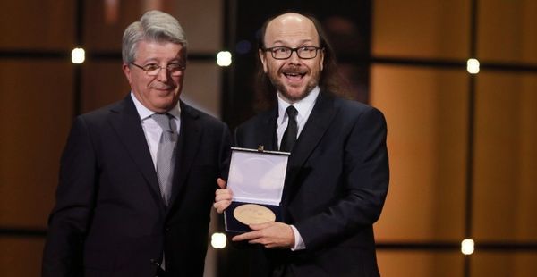 ESPAÑA: Los titiriteros del cine nos roban - todos sin escepción - Por activa o por pasiva tanto da - Fraude en las taquillas - Fraude en la producción - Fraude en la emisión de facturas - El 90% son falsas - Ademas les pagamos "el botellón" de los Goya entre otros muchos - ¿Que coño pintaban en el festorro "los cuatro del esmoquin"? - Con su presencia estaban legitimando a "los Soprano" del cine Zapatero preocupado por la detención de los "titiriteros" ¡¡Yo no he sido!! Grita el bobo La bolsa se hunde gracias entre otros a "marrano" rajoy