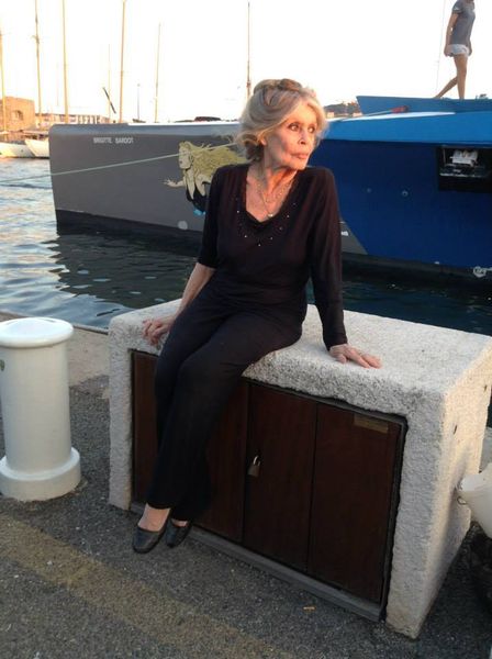 Brigitte Bardot sur le Brigitte Bardot. De belles photos inedites.