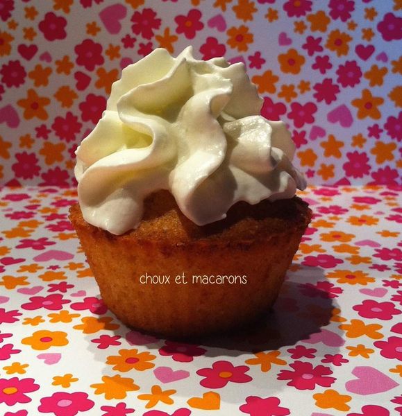 Cupcake pêche et topping au romarin!