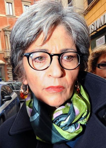 Esperta di scorte al supermarket, Anna Finocchiaro è alleata di Renzi nel truccare le carte della riforma.