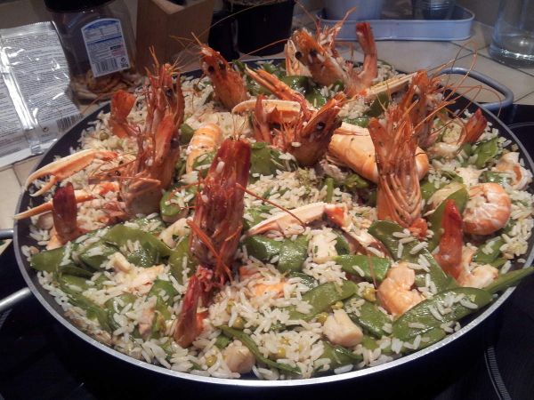 Crustacés et poulet aux pois gourmants parfumés à la citronnelle