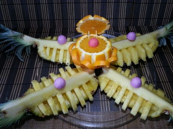 Ananas en habits du Dimanche