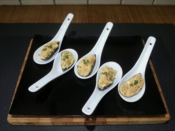 moules farcies au beurre d'herbes. Cliquer sur l'image ci-dessus pour retrouver la recette du beurre d'herbes