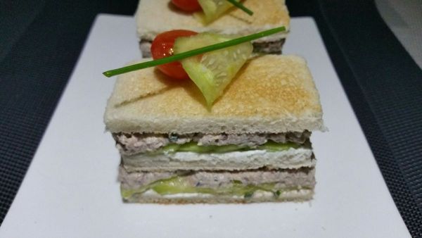 Rillettes de sardines et concombre en mille-feuille