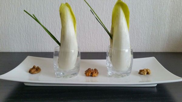 COQUES D'ENDIVES FRAÎCHES A LA RICOTTA ET SAUMON FUME