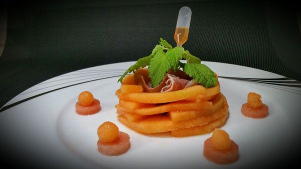 FLEUR DE MELON ET CHIFFONNADE DE PARME AU CARAMEL DE PORTO