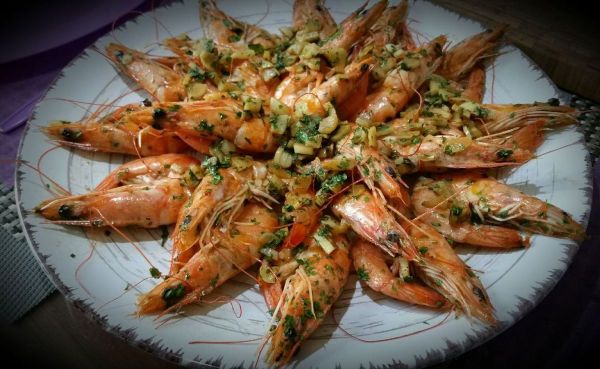 GAMBAS A L'AIL FLAMBEES AU COGNAC