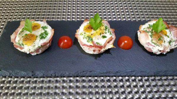petits paniers en lard aux oeufs de caille