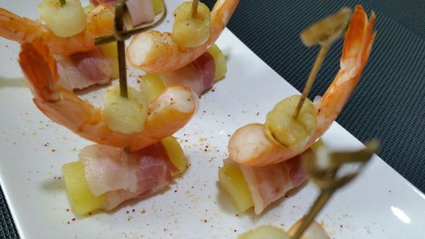 crevettes roses sur pommes de terre au lard