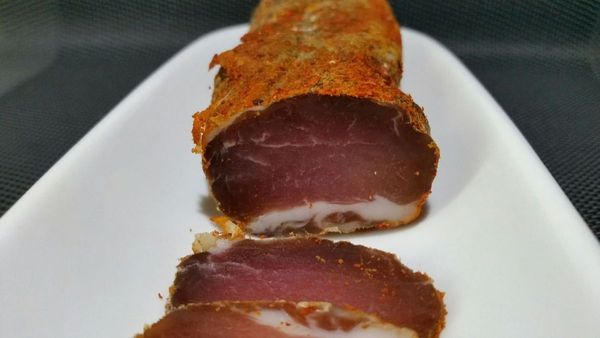 Lomo fait maison (filet mignon de porc séché)