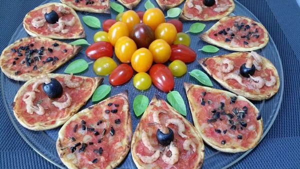 pétales feuilletés tomate-crevettes grises-olives
