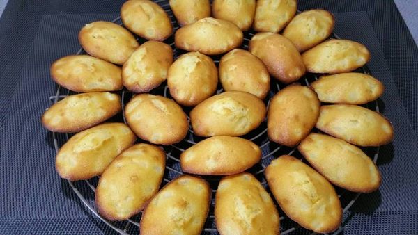madeleines à la poire et zestes de citron