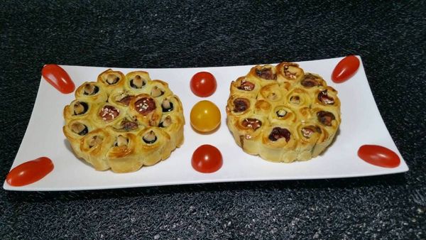 rosaces de mini-bouchées à picorer saucisses-moutardes et fromage-olives-amandes