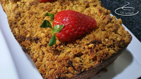 cake moelleux à la rhubarbe et aux fraises