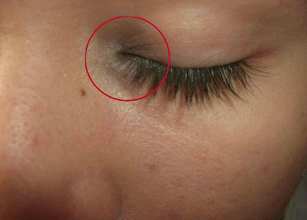 Maquillage pour petits yeux