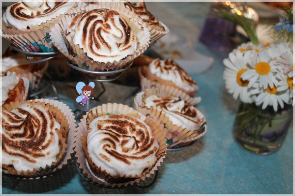 Muffins feuilletés meringués à la rhubarbe