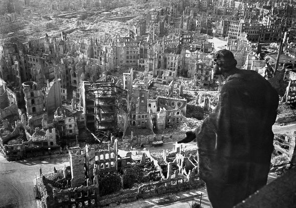 Vue de Dresde après les bombardements alliés du 13 et 14 février 1945