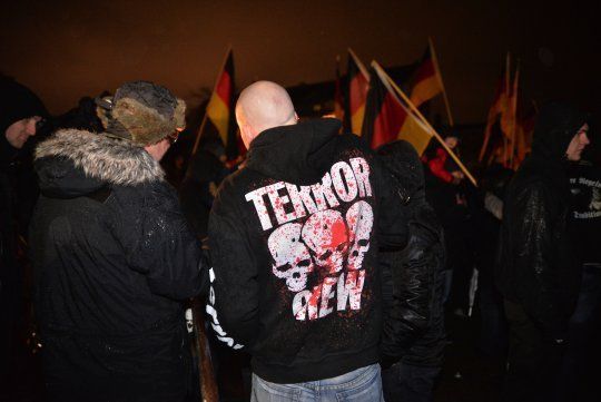 Photo : manifestation du mouvement xénophobe et anti-musulman Pegida à Düsseldorf en décembre 2014 / CC Bündnis 90/Die Grünen Nordrhein-Westfalen