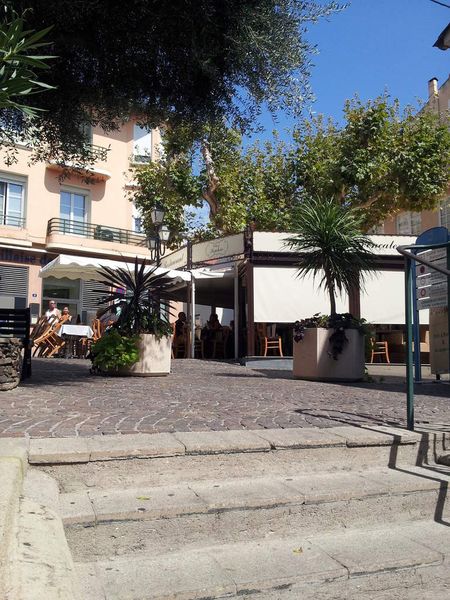 Durant nos vacances dans la Baie de St-Tropez, nous avons fait escale dans le restaurant "Chez Sophie" à Sainte-Maxime