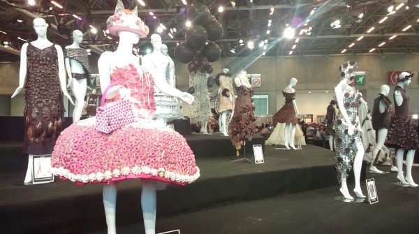 Robes créées par les artisants pour le défilé du Salon du Chocolat 2014