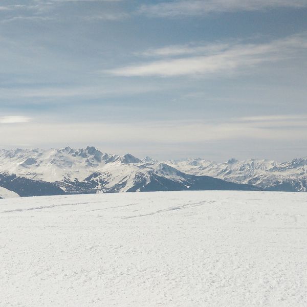Vue des pistes de ski au coeur de la station La Plagne