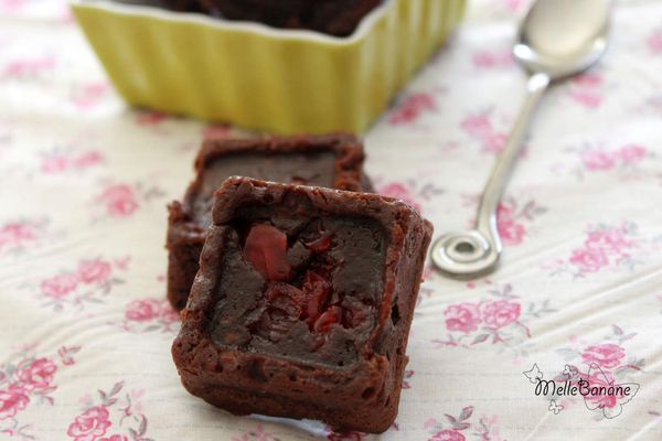 Brownies au poivron confit et amande