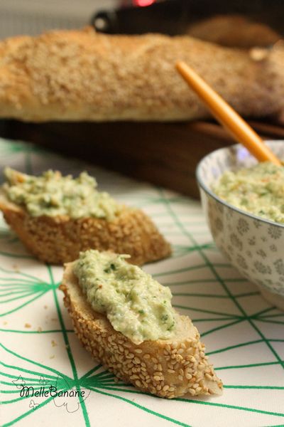 Tartinade de poulet aux herbes et baguette au sésame