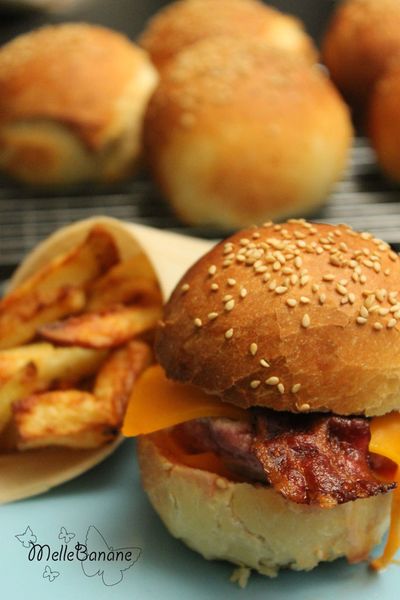 Burger bacon mimolette et potatoes au parmesan