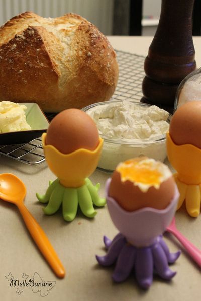 Oeufs à la coque et son fromage frais