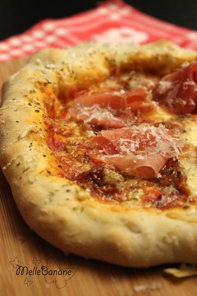 Pizza cheesy crust - Pizza croûte au fromage