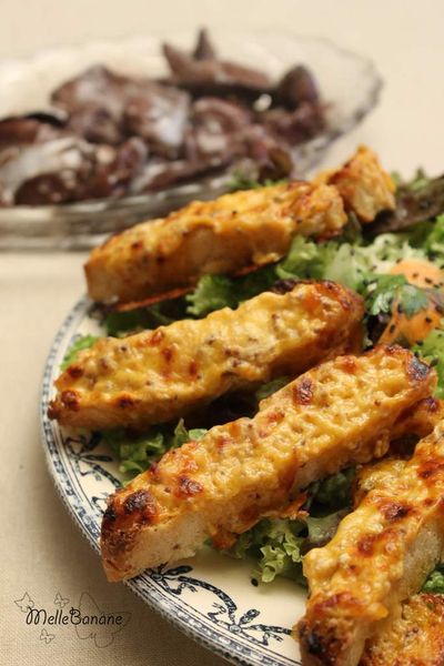 Salade tiède de foie de volaille et toasts gallois au fromage - Jamie Oliver