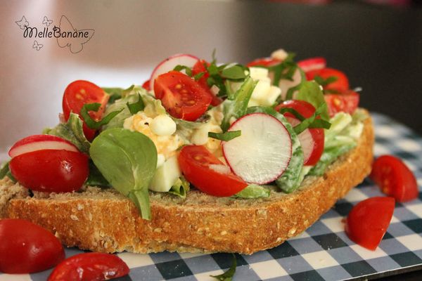 Tartine aux oeufs et fromage