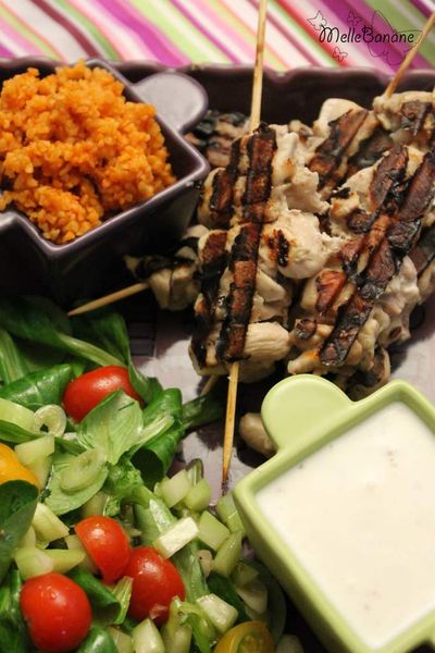 Pilaf de boulgour et brochette de poulet au yaourt