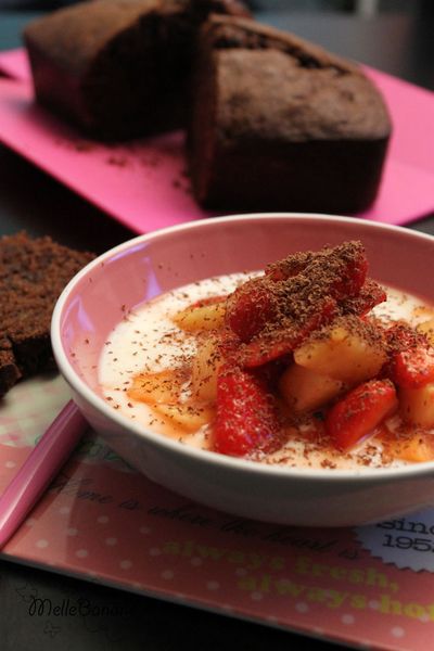 Yaourt aux fruits et cake au chocolat