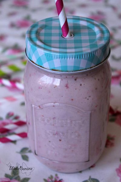 Smoothie pêche fraise coco