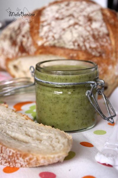 Velouté fanes de radis et courgette au chèvre