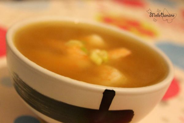Bouillon aux crevettes et gingembre