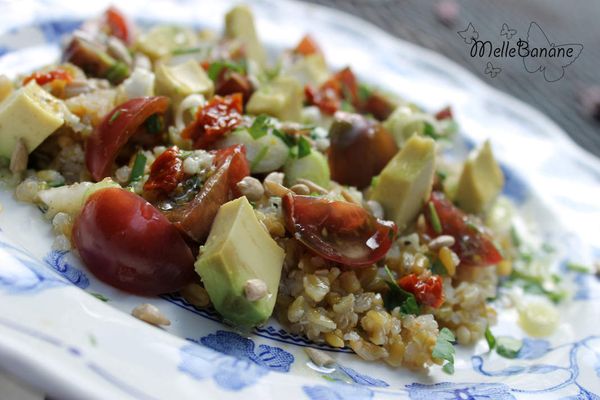 Salade de freekeh, tomate et avocat