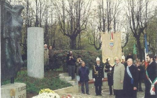 Un monumento dedicato ai quindici lissonesi caduti durante la guerra di Liberazione