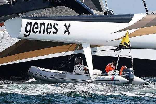 Accident au départ de la Volvo Ocean Race avec un semi-rigide