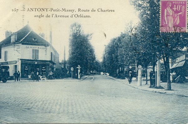 Antony, petit Massy, route de Chartes, à l'angle de l'avenue d'Orléans en 1933