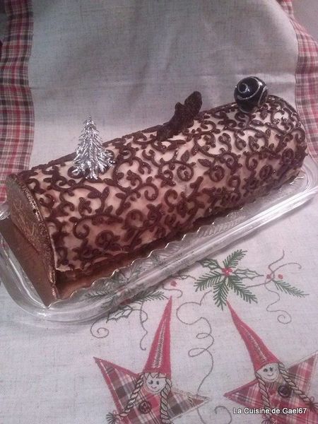 Bûche pomme d'Alsace, crême brûlée et caramel sur lit de speculos... Noel 2014