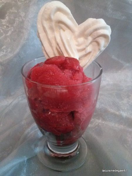 Sorbet à la fraise et meringue pour Octobre Rose