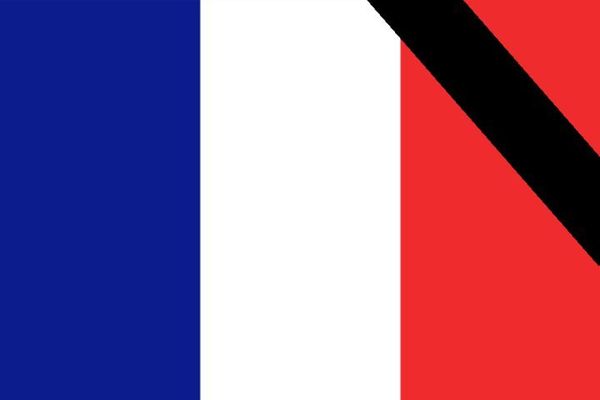 Notre drapeau français en deuil