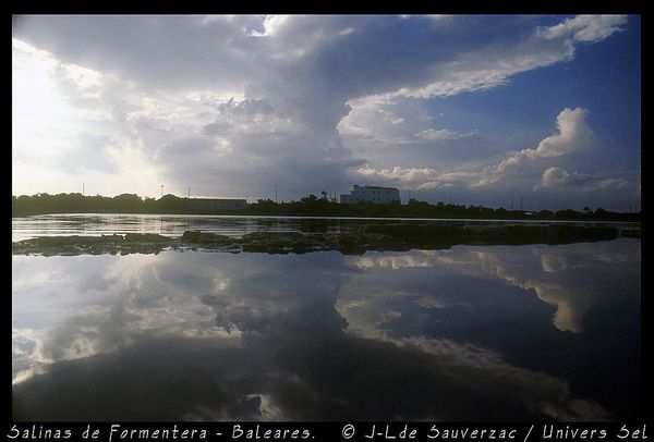 L'estanque qui alimente les salins